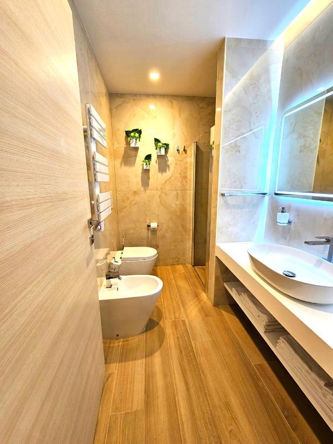 Astoria Supreme - Modern Boutique Suites 레체 외부 사진
